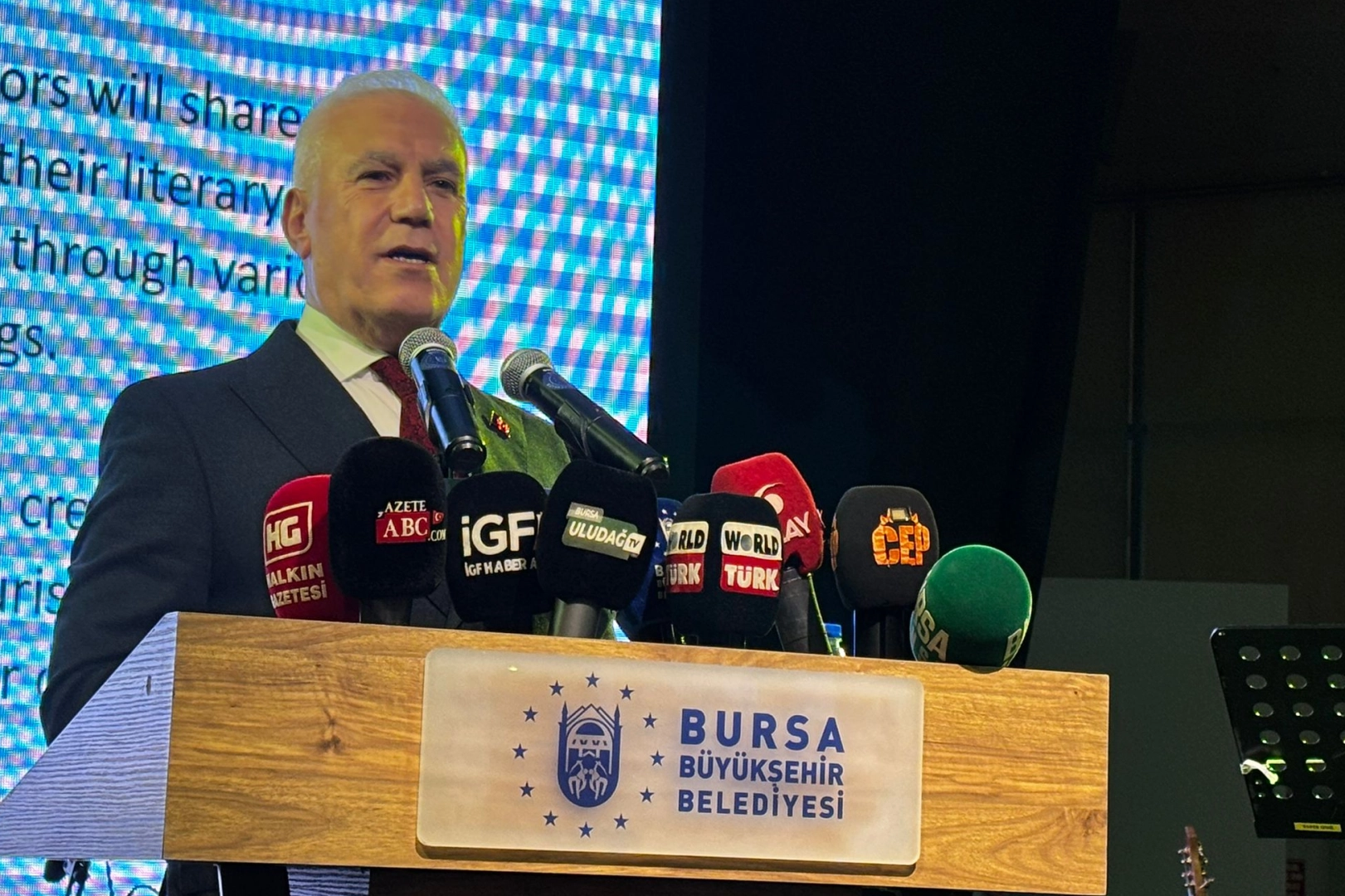 Başkan Bozbey: Edebiyat cesurların işidir