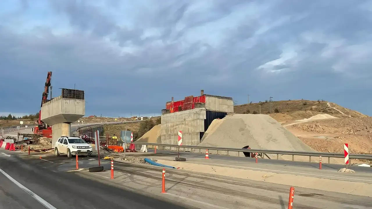 Uşak’ta üst geçit inşaatında iş kazası: 1 kişi yaşamını yitirdi
