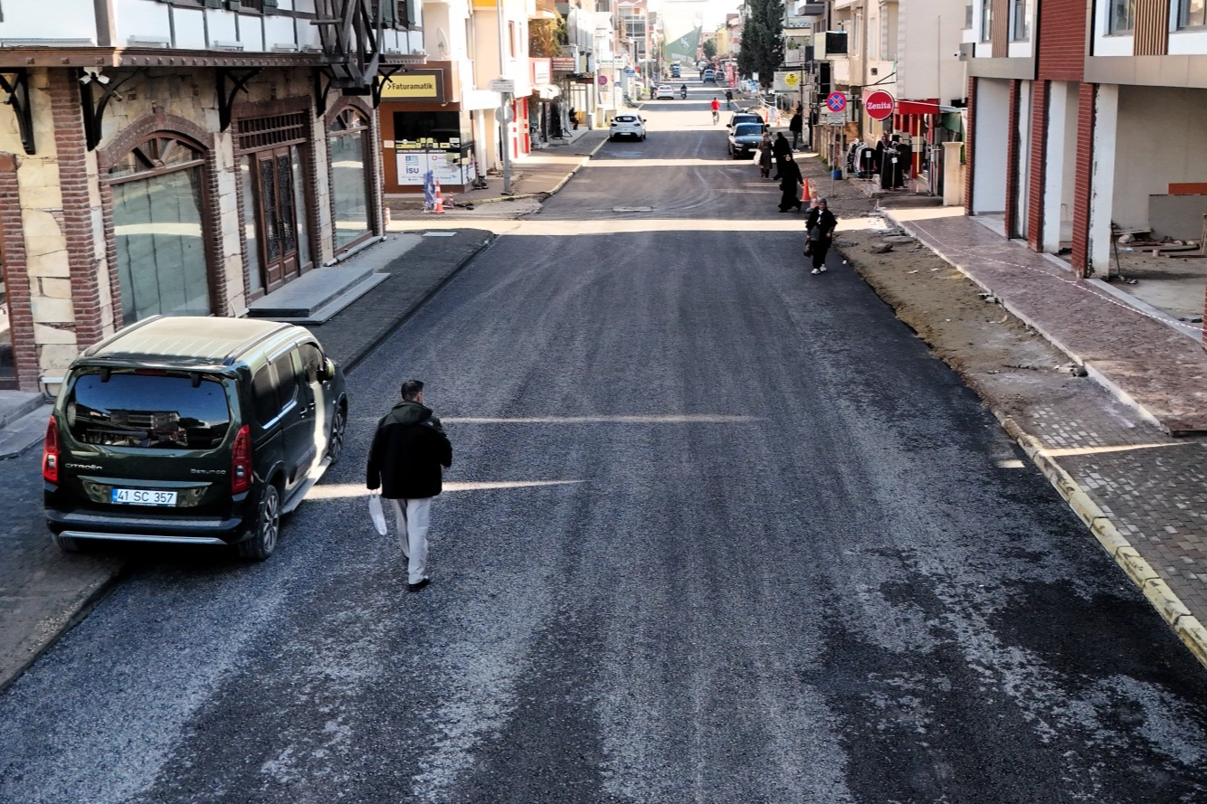 Kocaeli Büyükşehir’den Kartepe’de yol yenileme çalışması