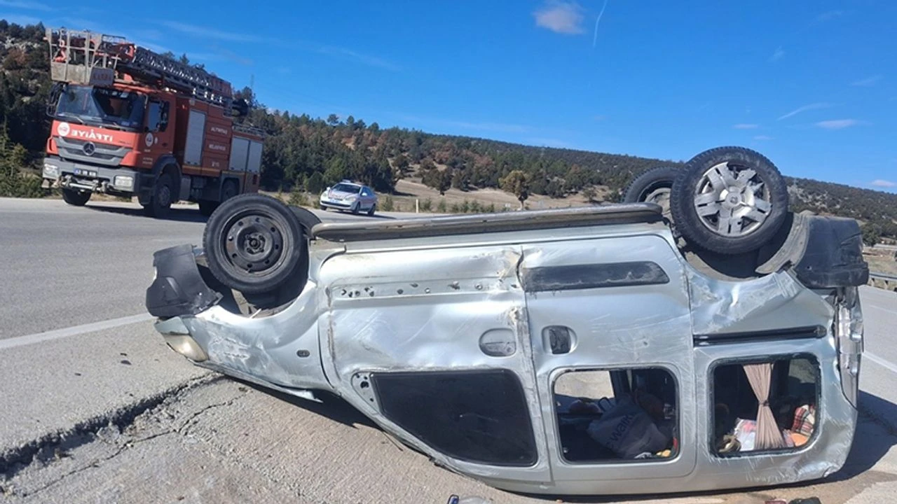 Kütahya Altıntaş’ta ticari araç devrildi, 3 yaralı
