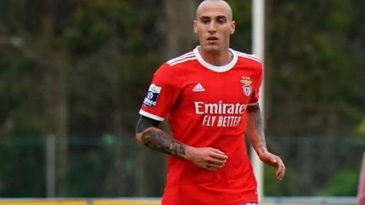 Slovenyalı Stoper Demir Oldu!
