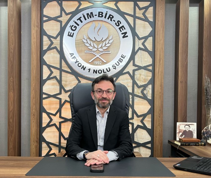 HAYAT EĞİTİMLE,EĞİTİM ÖĞRETMENLE BAŞARILI OLUR.