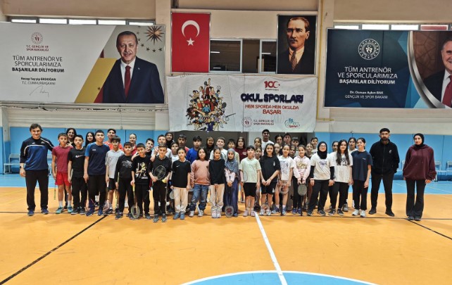 24 Kasım Öğretmenler Günü Badminton Turnuvası Tamamlandı
