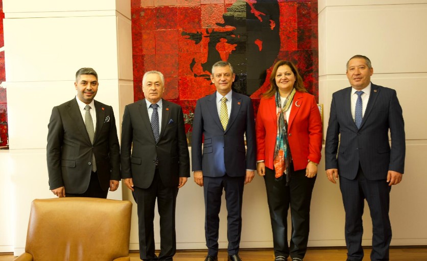 CHP AFYONKARAHİSAR HEYETİN'DEN GENEL BAŞKAN ÖZGÜR ÖZEL'E ZİYARET.