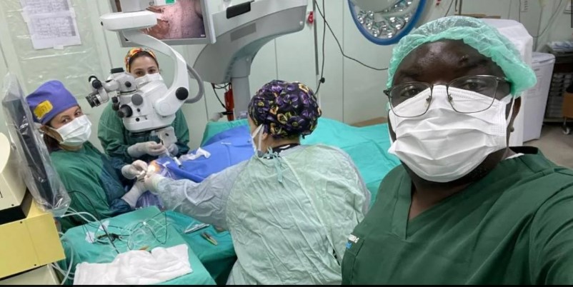 AFSÜ’de Eğitim Alan Afrikalı Hekim Dr. Pius: “Edindiğim bilgi ve deneyim ülkemde daha fazla hastaya fayda sağlayacak”