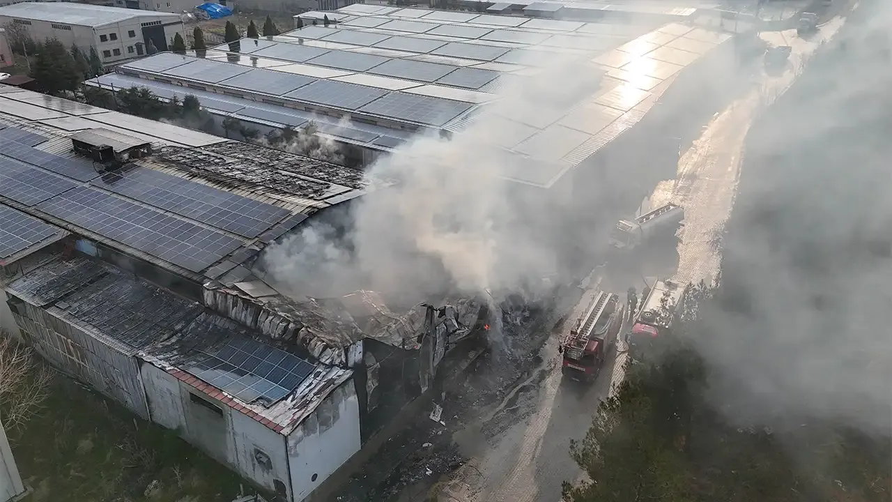 Uşak’ta fabrikada çıkan yangın söndürüldü