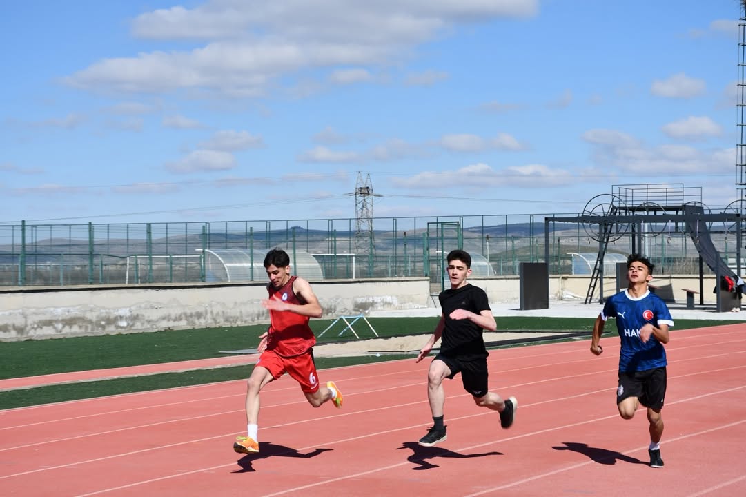 Afyonkarahisar'da Okul Sporları Atletizm Müsabakaları Sona Erdi