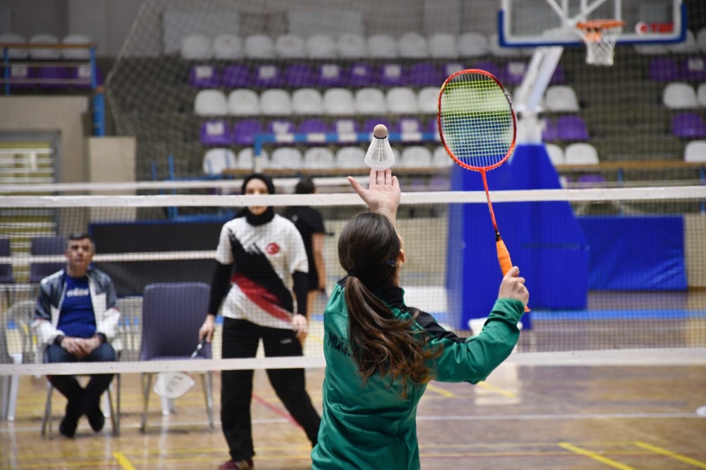 Afyonkarahisar'da Okul Sporları Badminton Yıldızlar Grup Müsabakaları Başladı