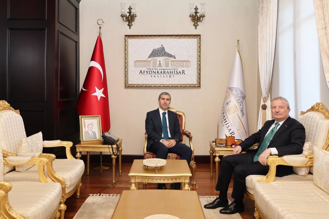 Afyonkarahisar Valiliği'nden Dr. Mahmut Koçak'ın Vali Dr. Naci Aktaş'a Ziyareti