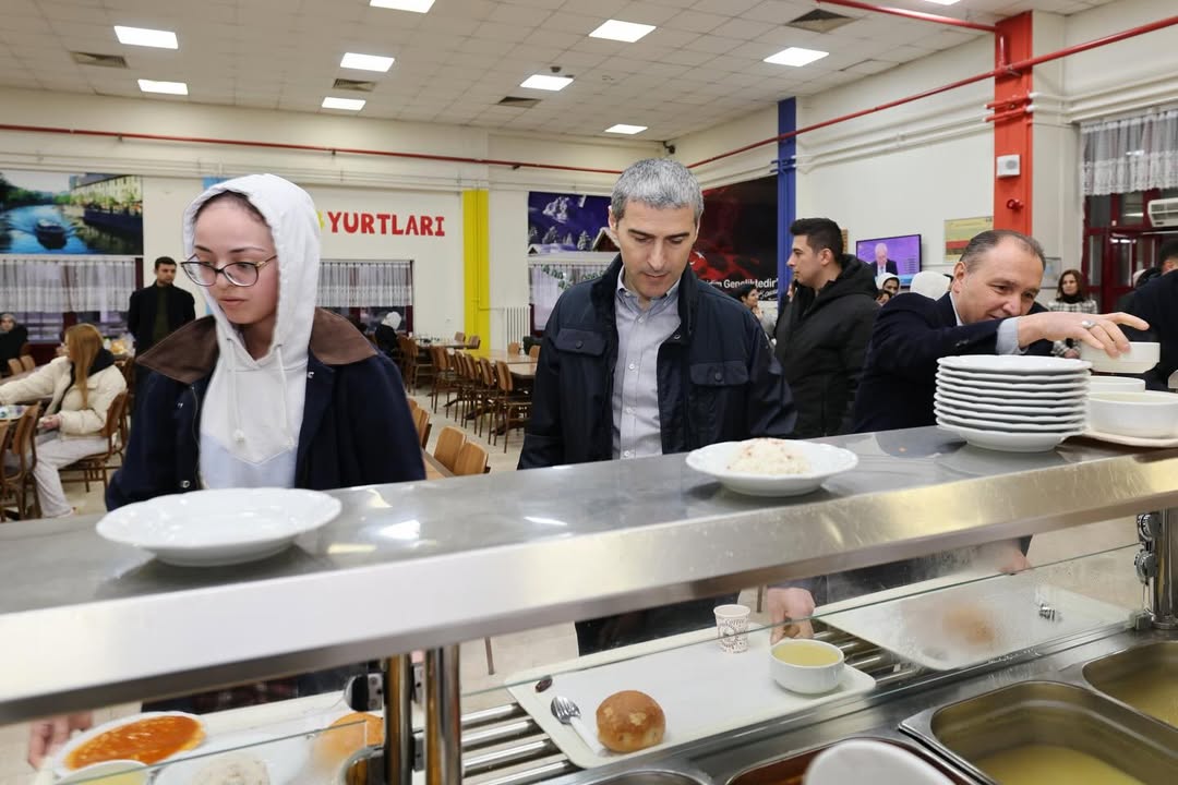 Afyonkarahisar Valiliği'nden Öğrencilerle İftar Buluşması