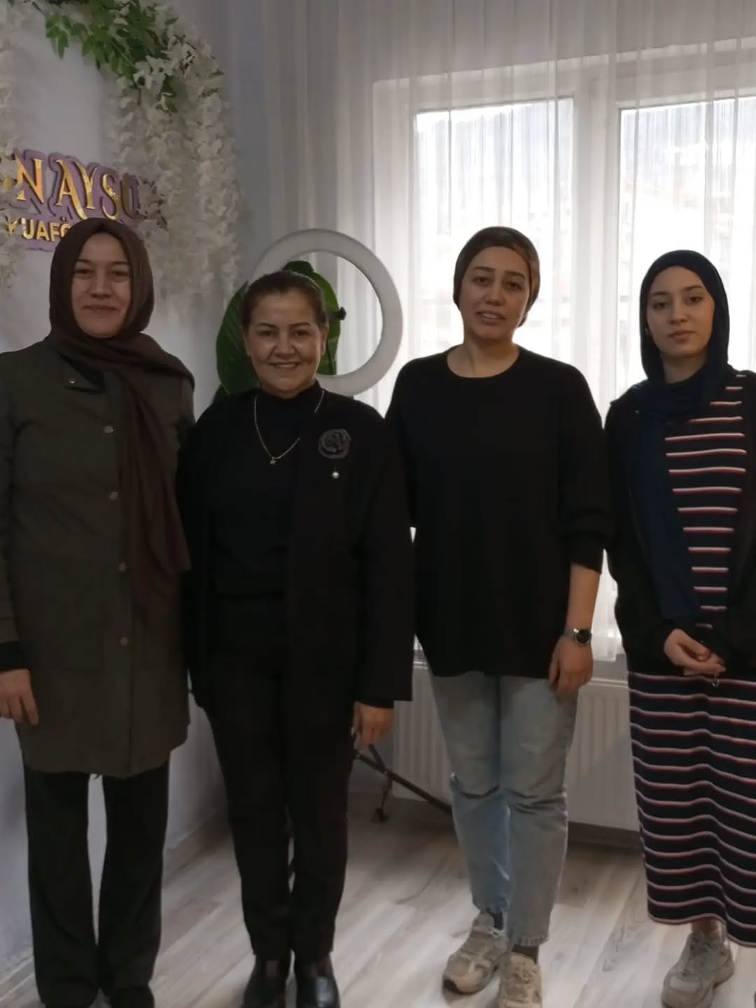 AK Parti Afyonkarahisar İl Kadın Kolları Esnafları Ziyaret Etti