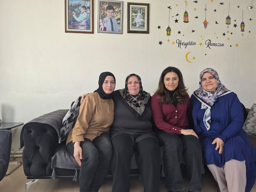 AK Parti Afyonkarahisar İl Kadın Kolları'ndan Şehit Ailesine Ziyaret