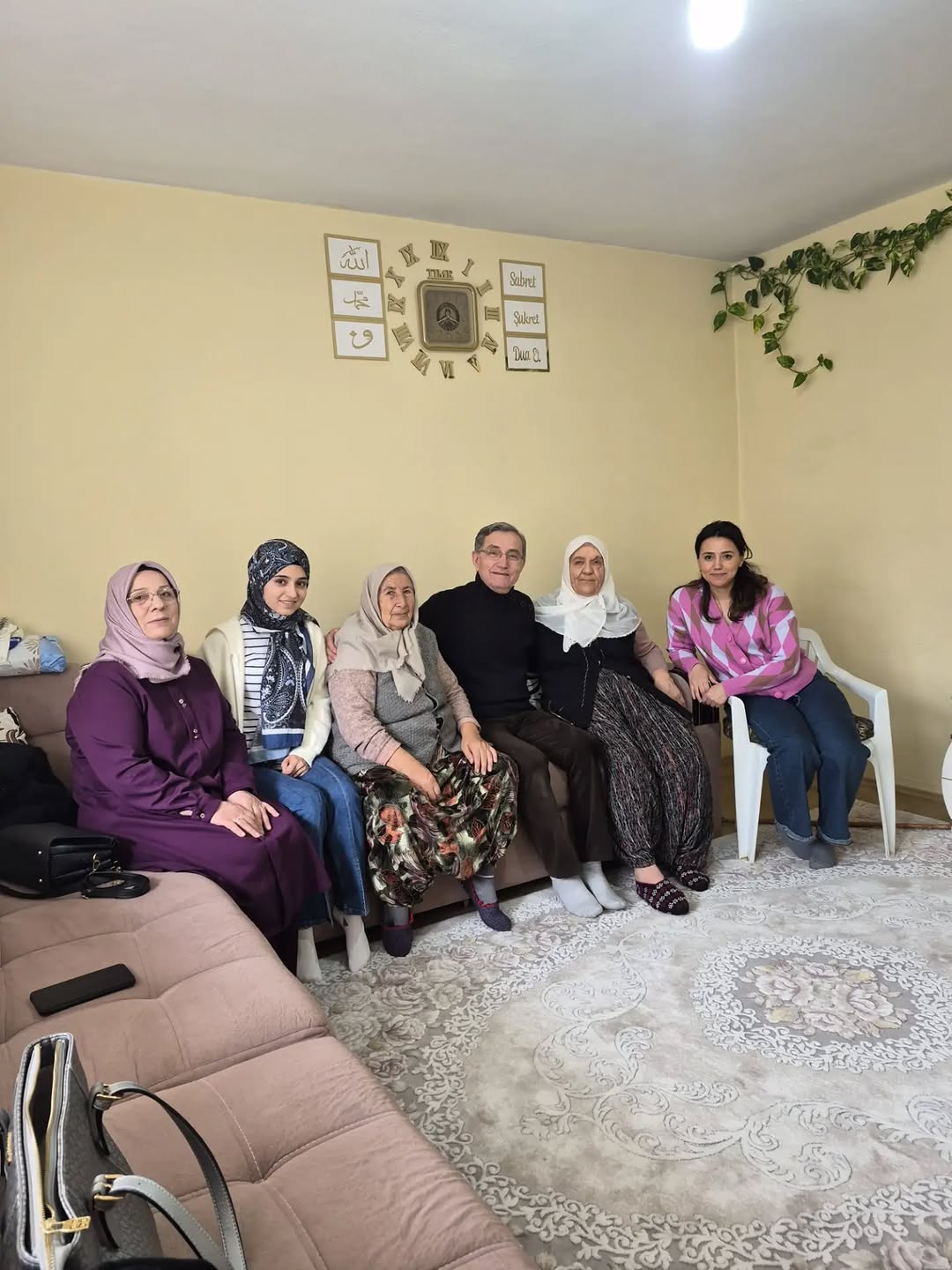 AK Parti Afyonkarahisar İl Kadın Kolları'ndan Şehit Ailesine Ziyaret