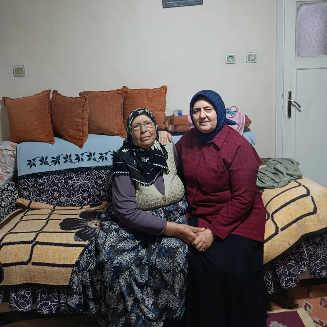 AK Parti Afyonkarahisar İl Kadın Kolları'ndan Yaşlılar Birim Başkanı Selma Uyan'a Teşekkür Ziyareti