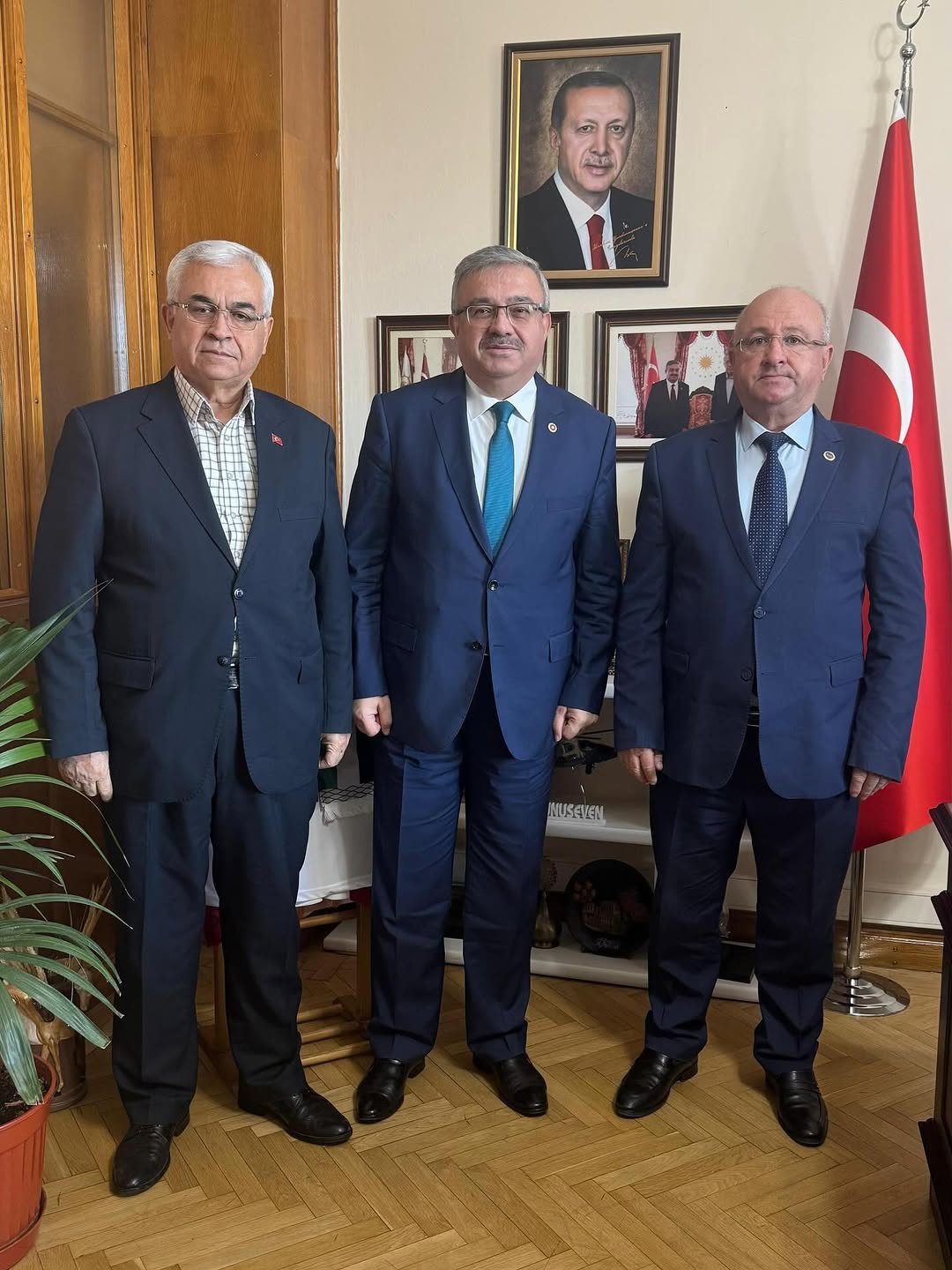 Ak Parti Milletvekili İbrahim Yurdunuseven, Sinanpaşa İlçe Başkanı İsmail Aktürk ve Serban Belediye Başkanı Ünal Çelikkol'u TBMM'de Ağırladı
