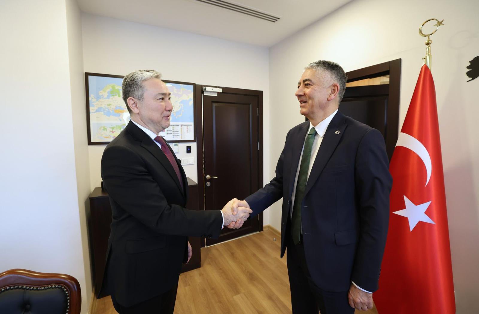 Bakan Yardımcısı Özel, Kazak Büyükelçi'yi kabul etti