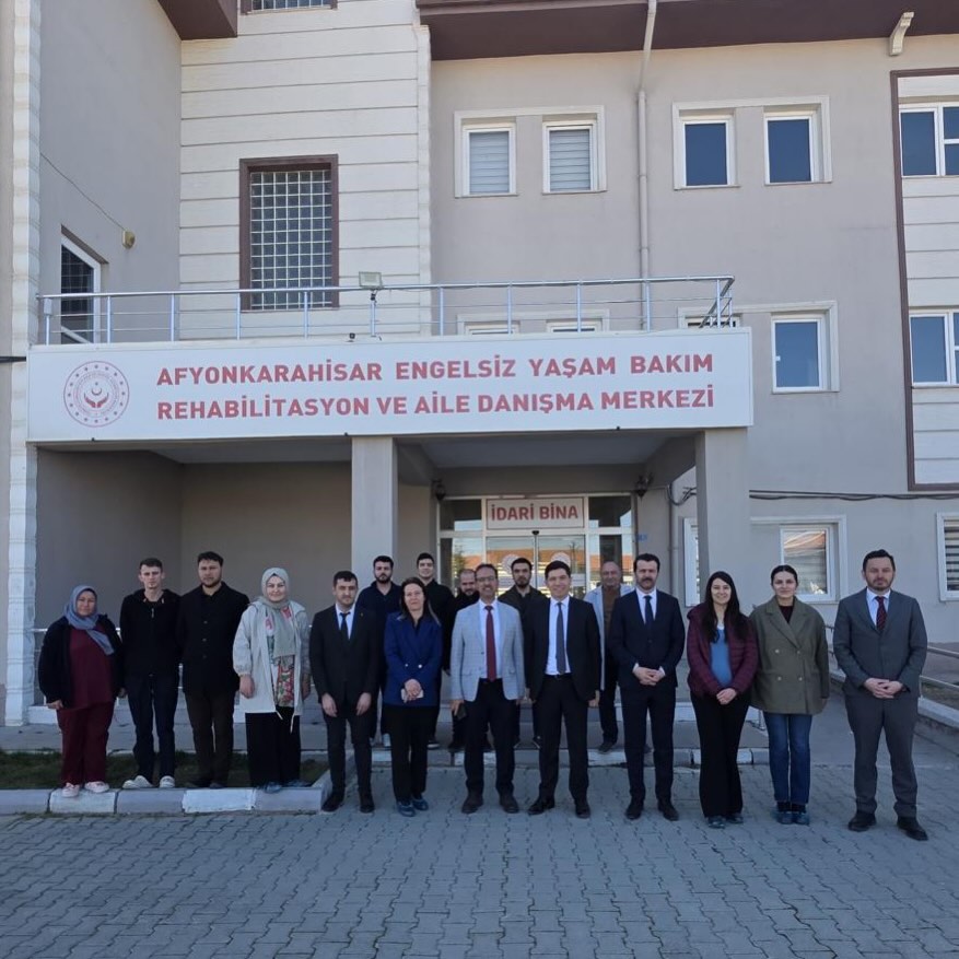 Bakanlık Destek Hizmetleri Daire Başkanı Ahmet Uzun Engelsiz Yaşam Merkezi'ni Ziyaret Etti