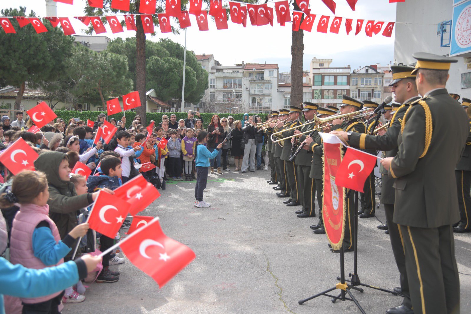 Bando konserleri okullarda
