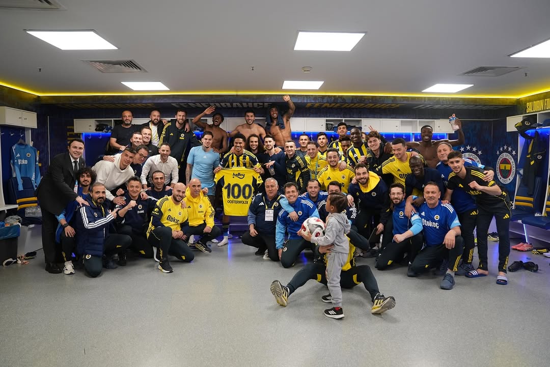 Fenerbahçe Formasıyla 100. Maçını Oynayan Oosterwolde