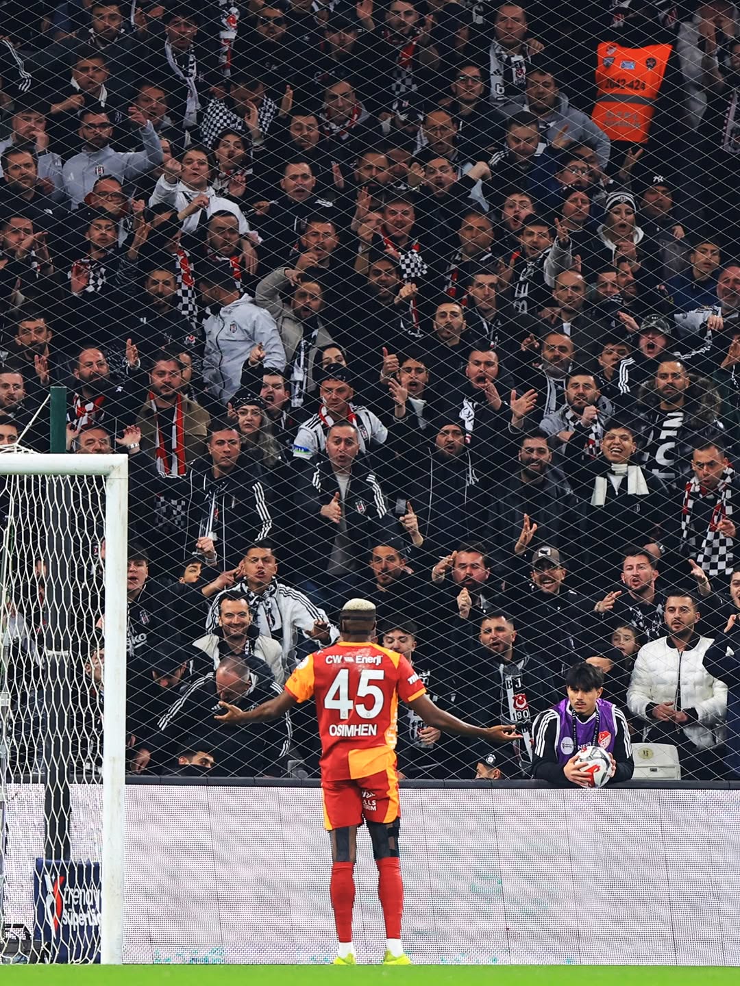 Galatasaray Spor Kulübü Victor Osimhen'i İzlemeye Devam Ediyor