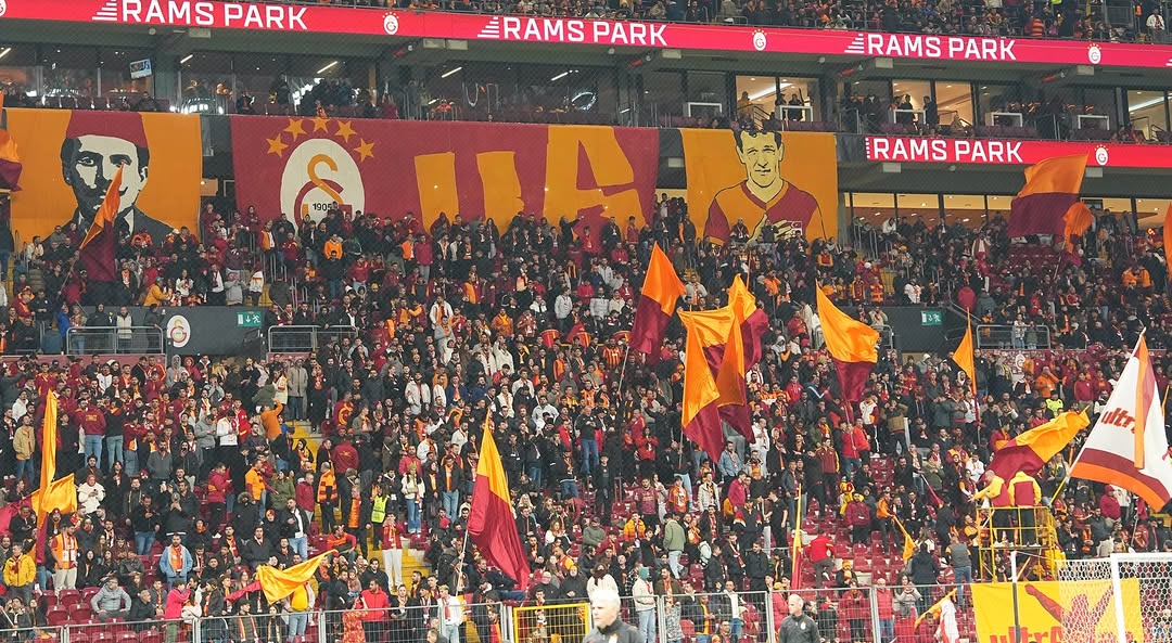 Galatasaray Taraftarı Takımını NextLevel'a Taşımak İçin Tribünde!