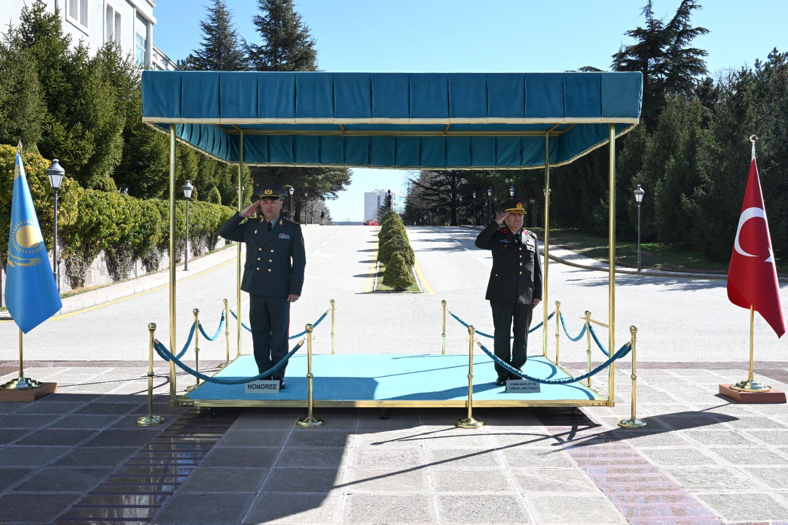 Kazak Komutan Ankara'da