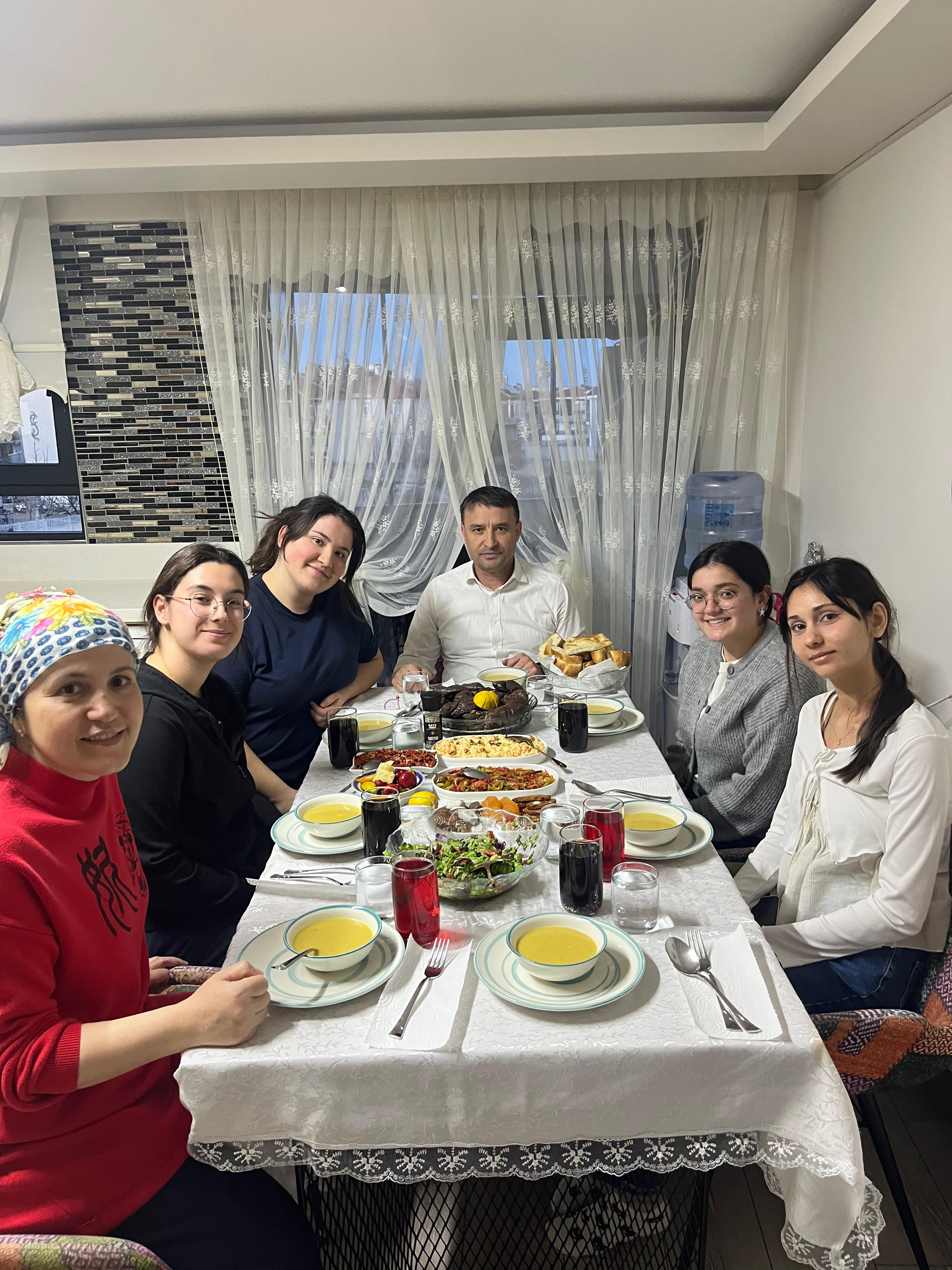 MHP’den Öğrencilere Aile Sıcaklığında İftar