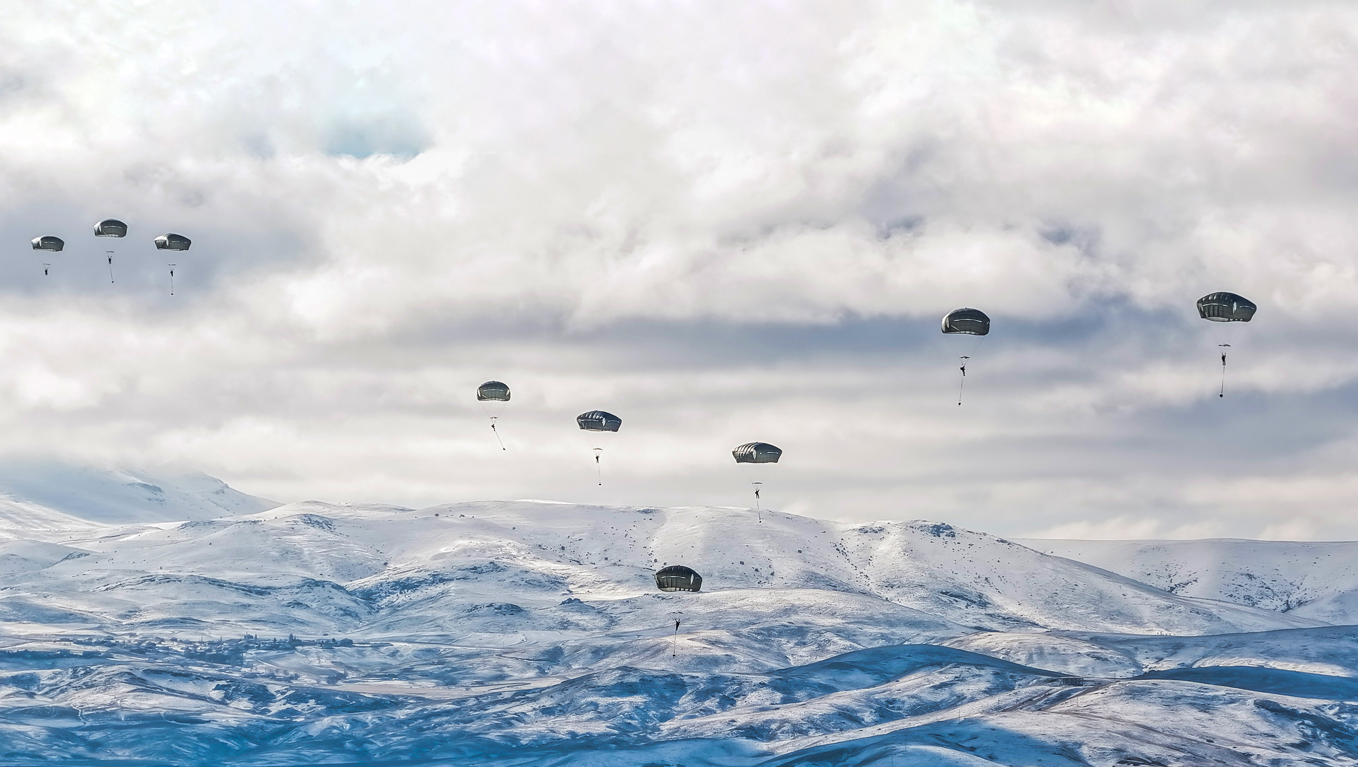 Soğuk Dağlarda Cesur Yürekler