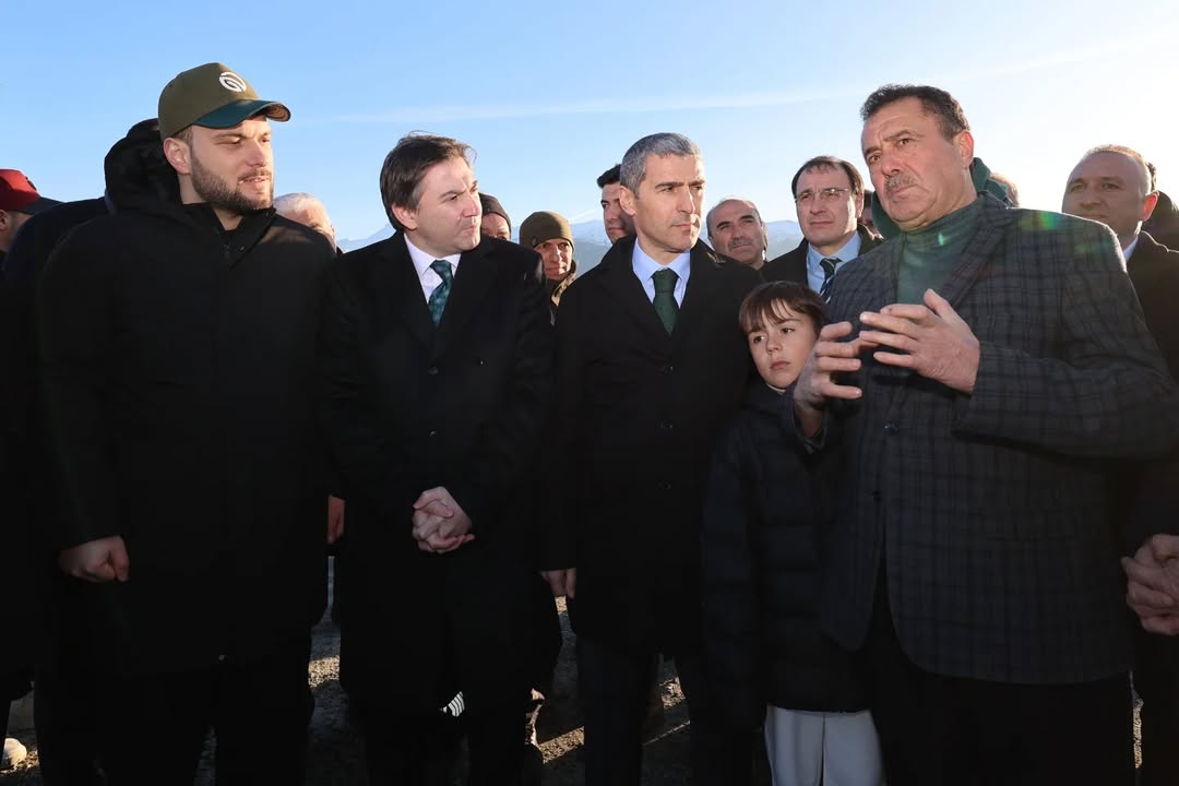 Valimiz Dr. Naci Aktaş ve Bakan Yardımcısı Dr. Ahmet Bağcı, Eber Gölü'nde İncelemelerde Bulundu