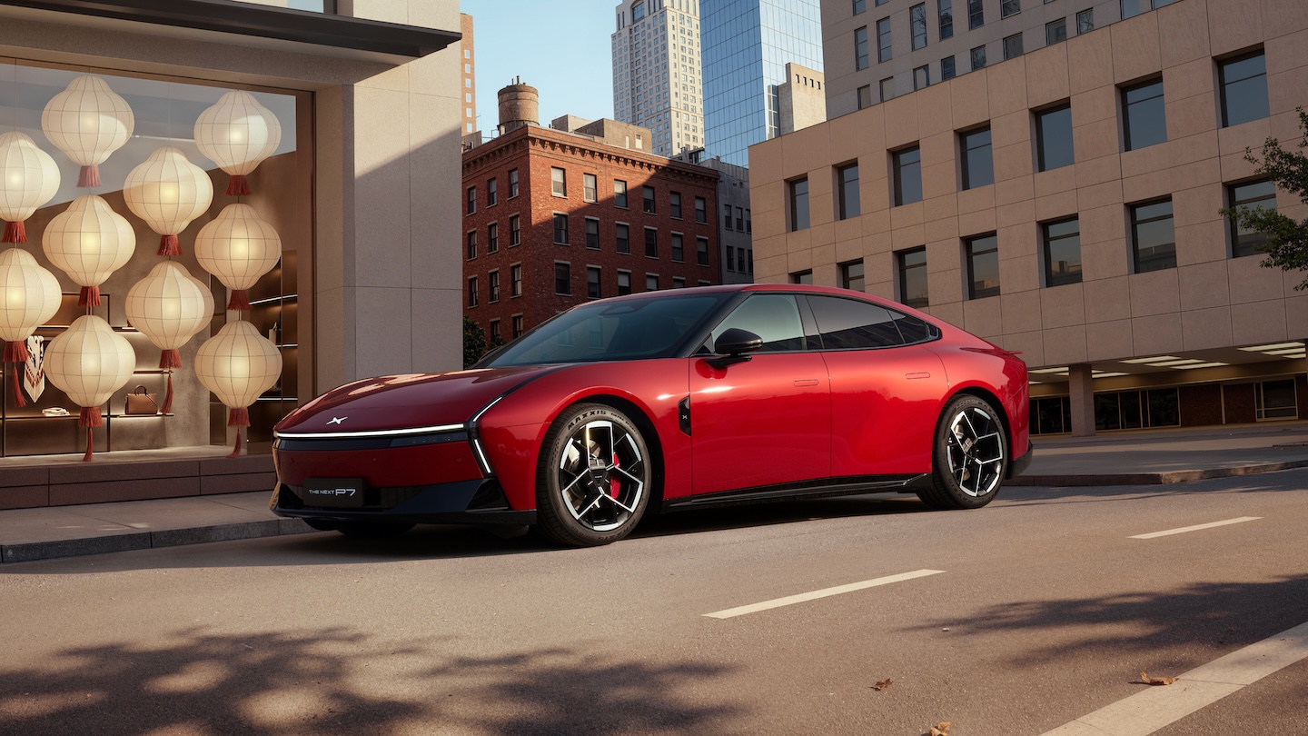 XPENG P7 için Starlight Red Renk Tanıtıldı