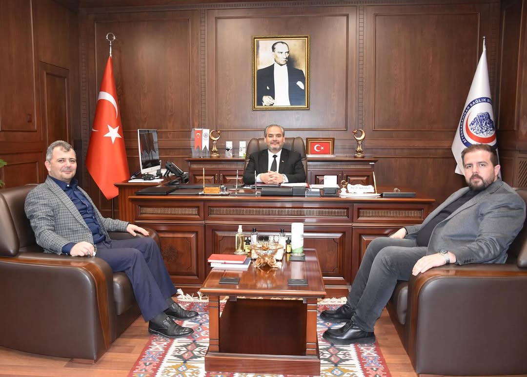 Afyonkarahisar Sağlık Bilimleri Üniversitesi Afsü Rektörü Prof. Dr. Adem Aslan, Emirdağ Belediye Başkanı Serkan Koyuncu ve AK Parti İlçe Başkanı Emrah Mola'yı Kabul Etti