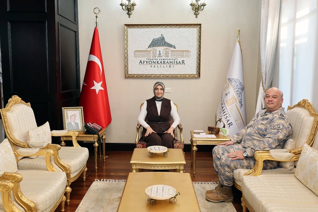 Valimiz Doç. Dr. Kübra Güran Yiğitbaşı, 17. Hava ve Füze Savunma Üs Komutanı Hava Tuğgeneral Cüneyt Güven'i Kabul Etti
