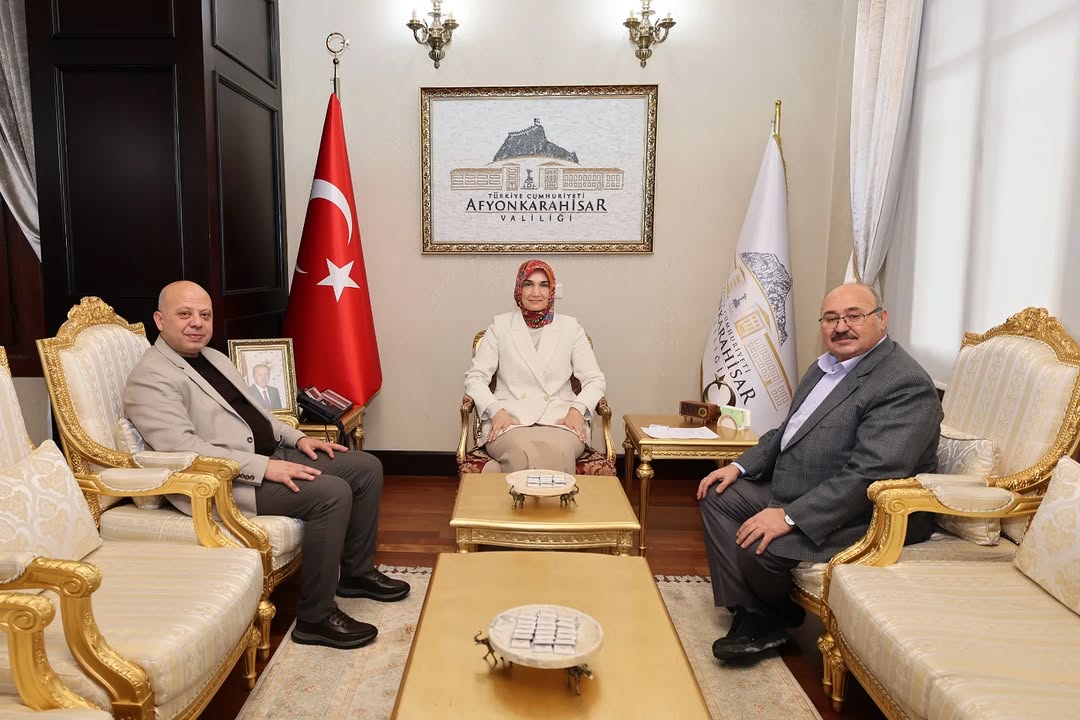 Afyonkarahisar Valiliği, Vali Doç. Dr. Kübra Güran Yiğitbaşı'nın Bolvadin İl Genel Meclisi Üyeleri ile Kabulünü Paylaştı