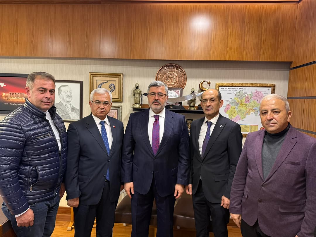 AK Parti Sinanpaşa İlçe Başkanı İsmail Aktürk, Küçükhüyük Belediye Başkanı Necip Nergiz'i Ziyaret Etti