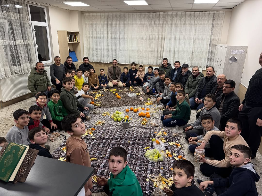 Gazlıgöl Belediye Başkanı Mustafa Güngör, Fatih Yatılı Kur’an Kursu’nda Hafızlık Yolundaki Öğrencileri Ziyaret Etti
