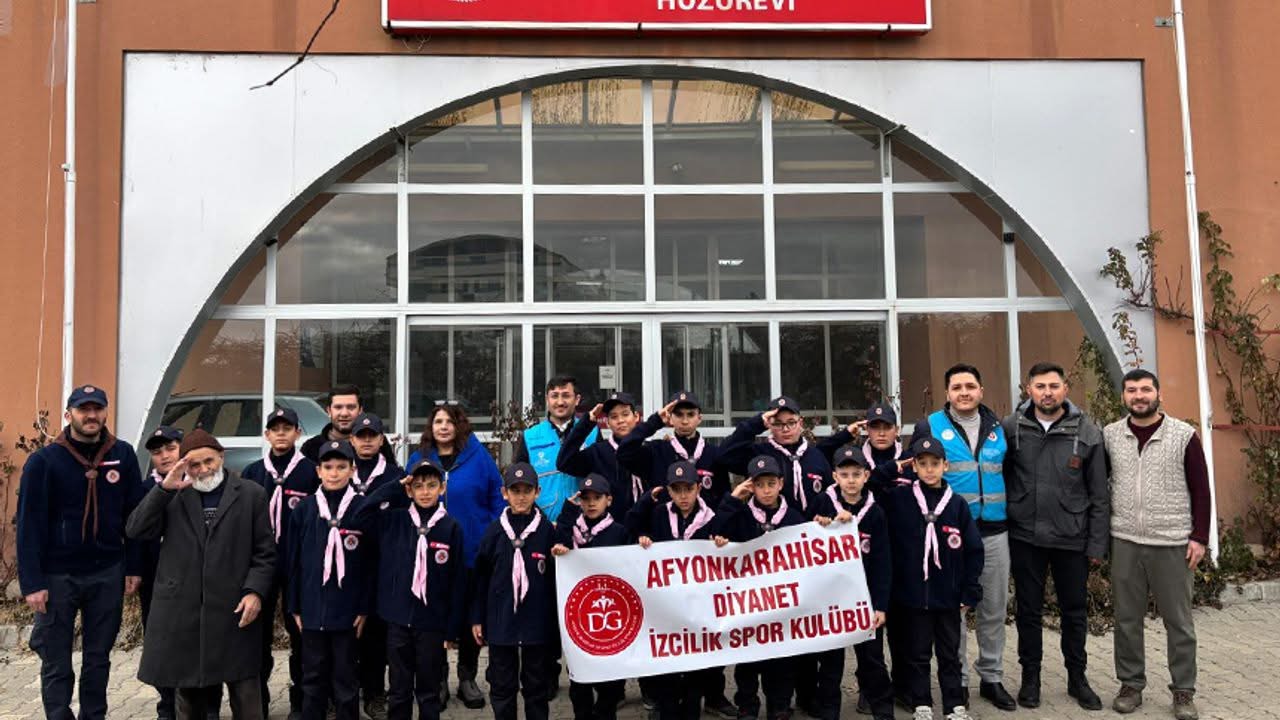 Kızılören İzcileri Sandıklı Huzurevi'ni Ziyaret Etti