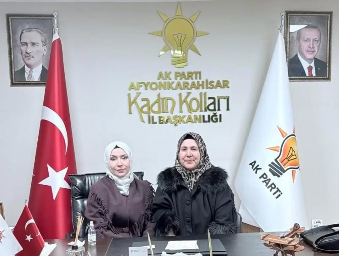 AK Parti Afyonkarahisar İl Kadın Kolları'ndan Nöbetçi Üyeler Emine Kaya ve Firdevs Özdemir