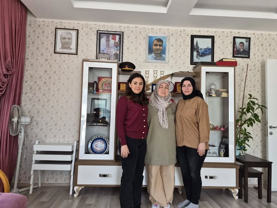 AK Parti Afyonkarahisar İl Kadın Kolları'ndan Şehit Yakınlarına Ziyaret