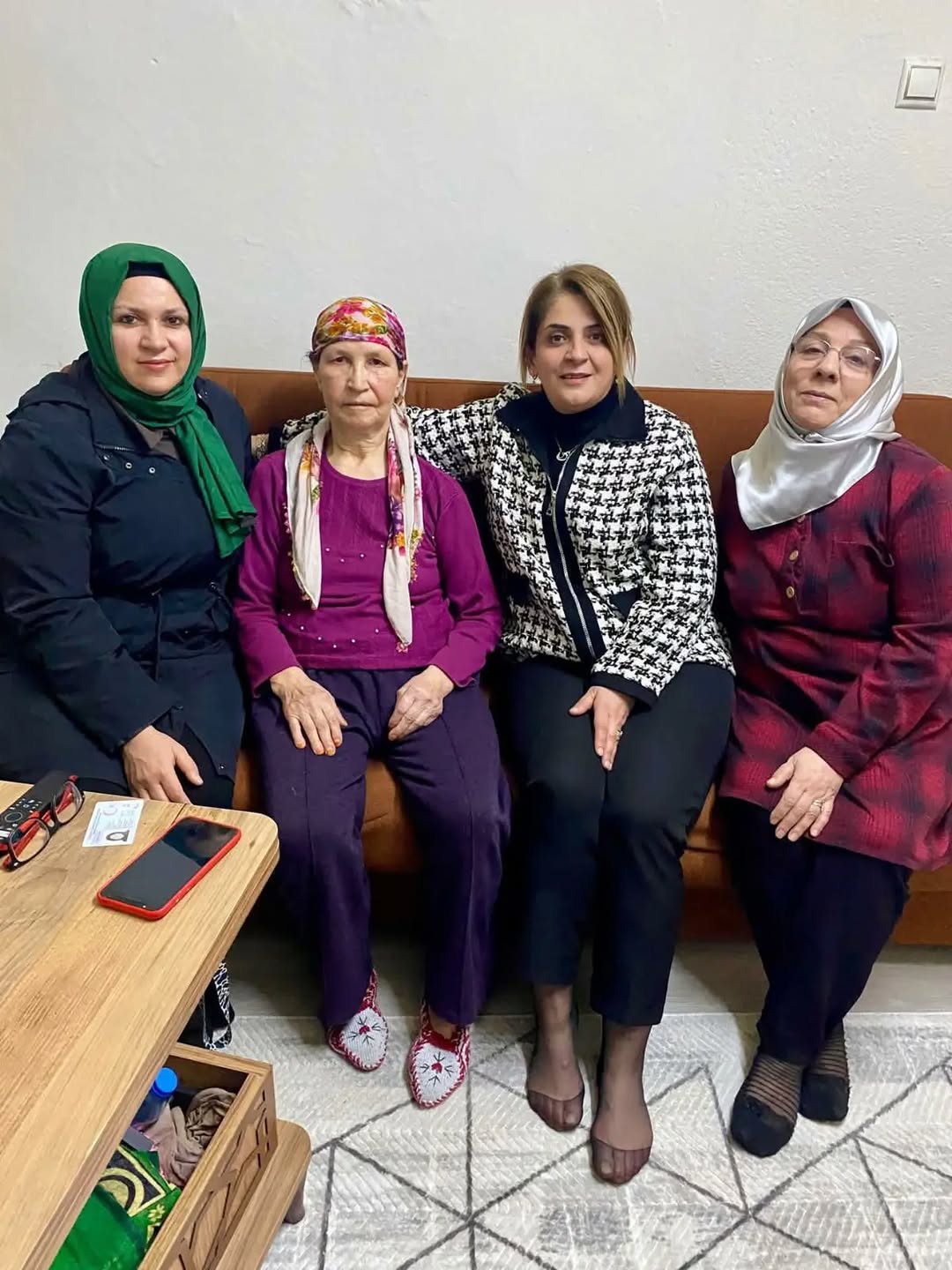 AK Parti İhsaniye İlçe Kadın Kolları'ndan Kıymetli Ziyaret