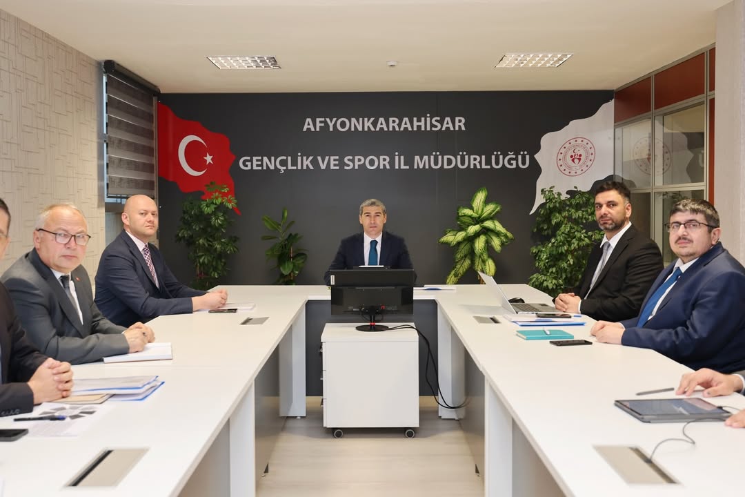 Afyonkarahisar Valisi Dr. Naci Aktaş, Gençlik ve Spor İl Müdürlüğü'nü Ziyaret Etti