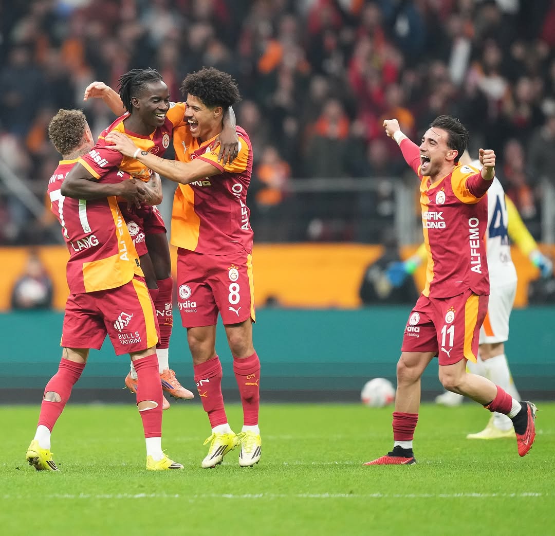 Galatasaray Futbol Takımı Gol Sonrası Mutluluğu Paylaştı