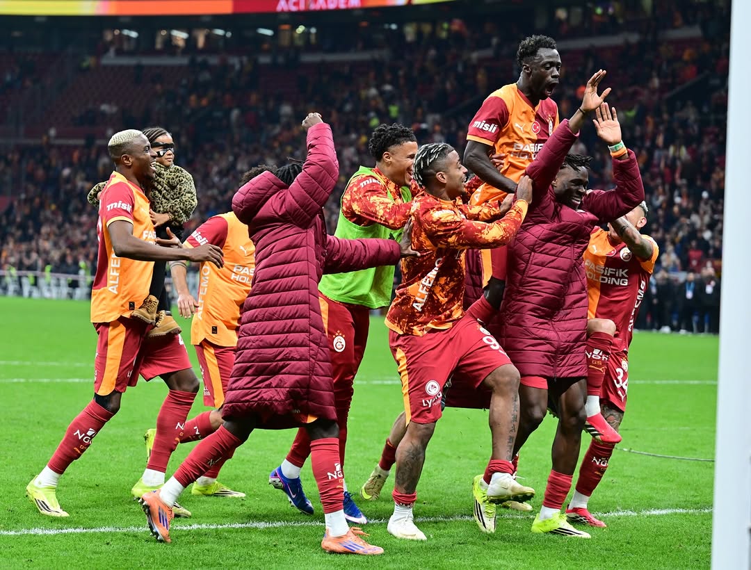 Galatasaray Kulübüne Mutluluk Dolu Paylaşım