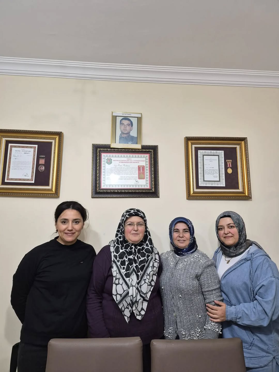 AK Parti Afyonkarahisar İl Kadın Kolları'ndan Şehit Ailesiyle İftar Paylaşımı