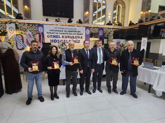 Afyonkarahisar Berberler ve Kuaförler Esnaf Odası’nda Suat UYGUR Güven Tazeledi