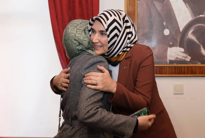 Afyonkarahisar Valisi Doç. Dr. Kübra Güran Yiğitbaşı, Valilik makamında vatandaşlarla bir araya geldi. - 1