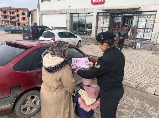 Afyonkarahisar İl Jandarma Komutanlığınca, Merkez ilçeye bağlı Fethibey beldesinde bilgilendirme ve farkındalık çalışmaları gerçekleştirilmiştir. - 1