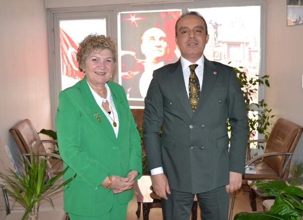 Afyonkarahisar İl Emniyet Müdürlüğü ve Gün FM işbirliğinde süren Emniyet Saati programına İl Emniyet Müdürü Ahmet Birtan Erol konuk oldu. - 1
