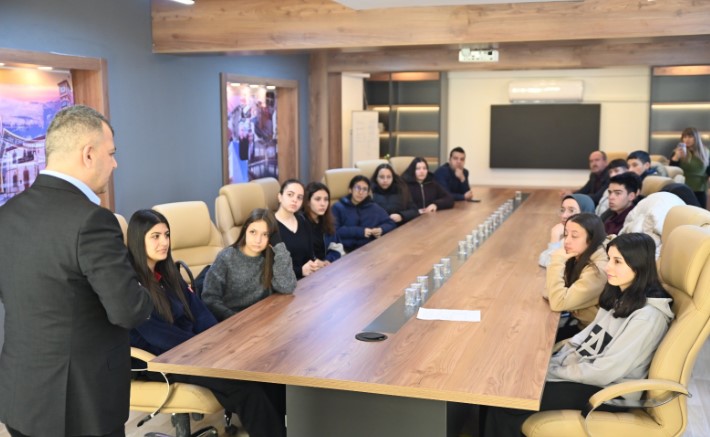 Emirdağ Belediye Başkanı Serkan Koyuncu Gençlik Meclisi Toplantısında Gençlerle Bir Araya Geldi - 1