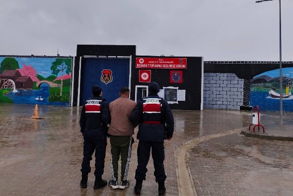 Afyonkarahisar’da 30 Yıl Hapis Cezası Bulunan Şahıs Jandarma Tarafından Yakalandı - 1