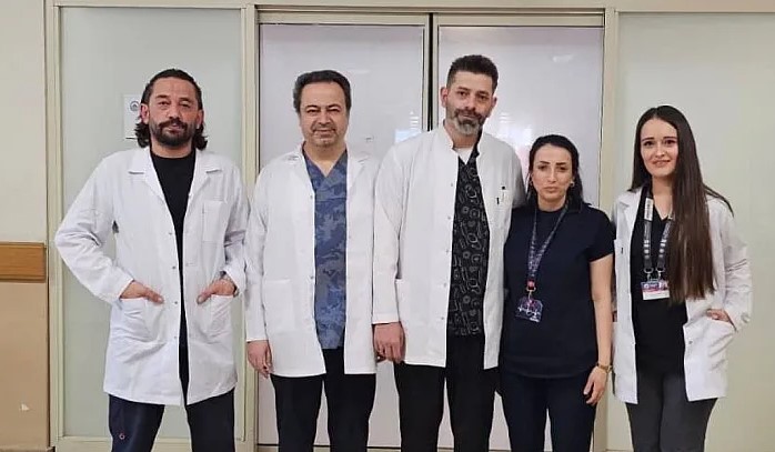 (AFSÜ) Hastanesi Kalp ve Damar Cerrahisi Kliniği, başarılı operasyonlarla şehirde ve bölgede öne çıkan bir sağlık merkezi olmayı sürdürüyor. - 1